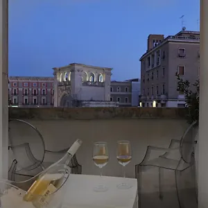  Appartamento Luxury House Piazza Sant'oronzo -le Mie 3 Suites- La Finestra Sul Vicolo Windows In A Alley- Il Balcone Sulla Colonna Di Sant'oronzo Balcony On Sant'oronzo Column- Il Balcone Sul Sedile Di Balcony On Sant'oronzo Squ